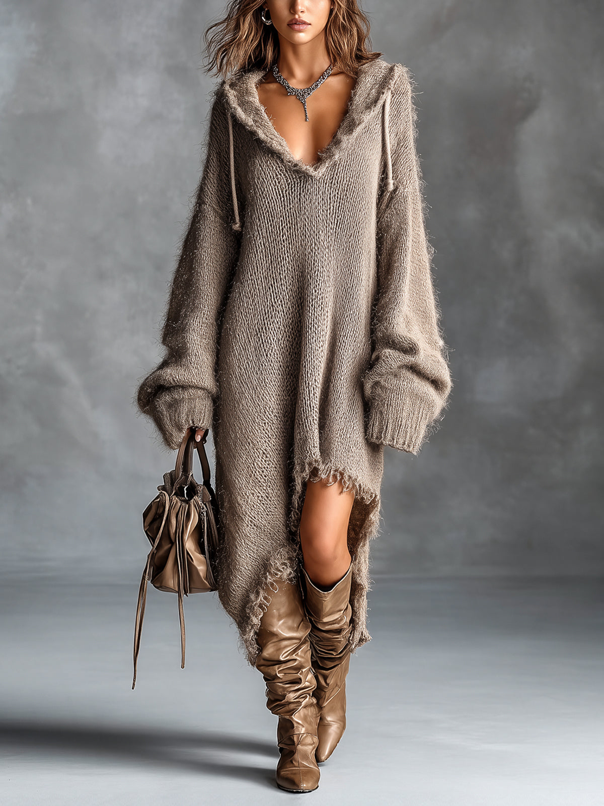 Vestido midi oversize de punto afelpado con capucha