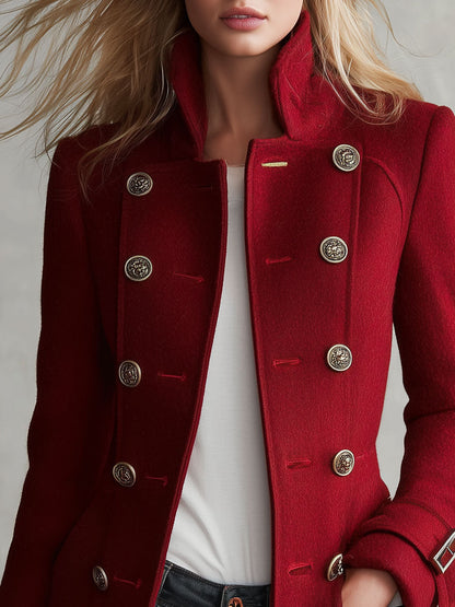 Abrigo rojo retro cruzado con cuello alto