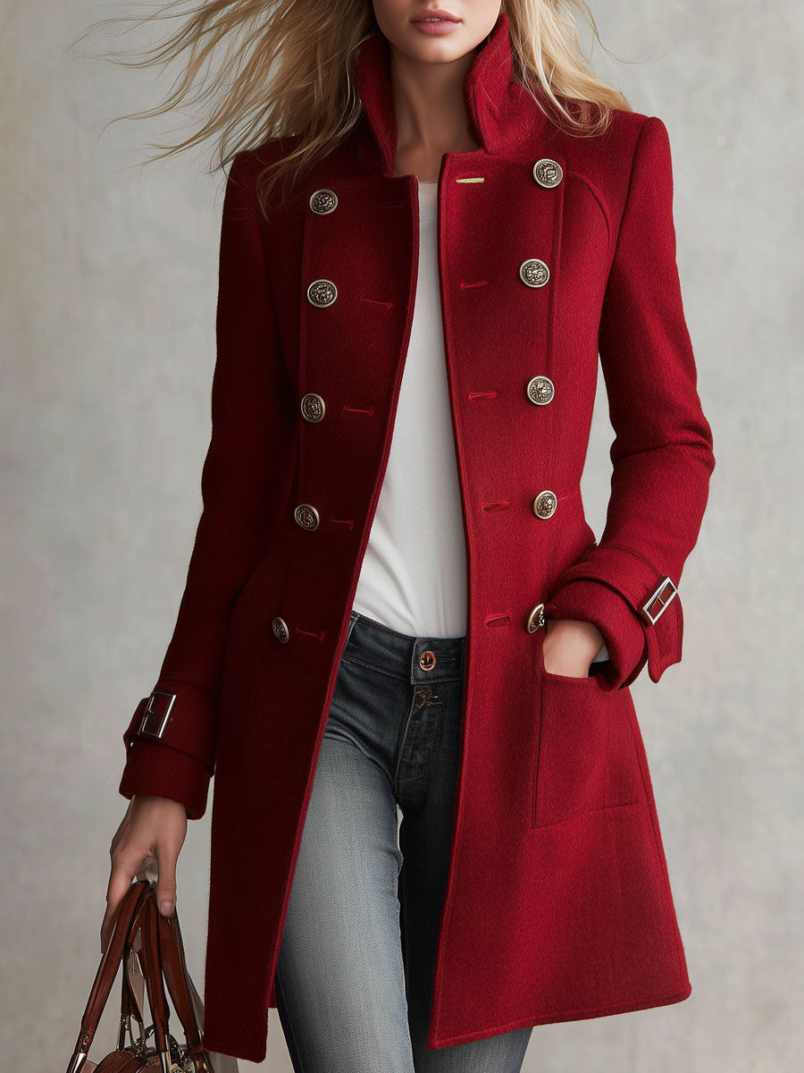 Abrigo rojo retro cruzado con cuello alto