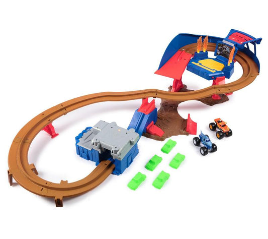 Set de juego Monster Jam Supercharge Speedway con 2 camiones Monster Truck