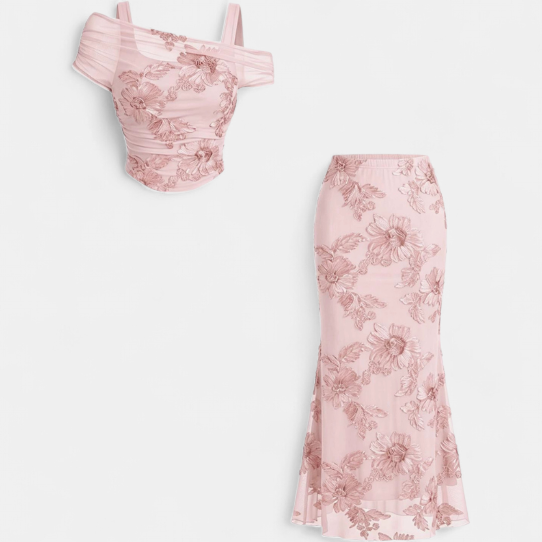 Conjunto de top bordado y falda larga sirena
