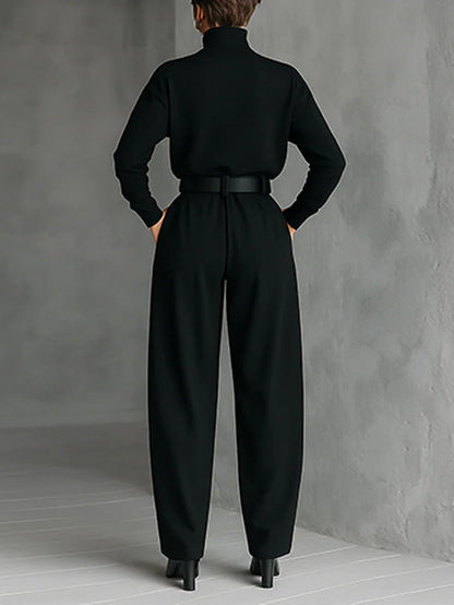 Conjunto Negro de Dos Piezas con Camiseta Cuello Alto de Manga Larga y Pantalones Rectos (Incluye cinturón)