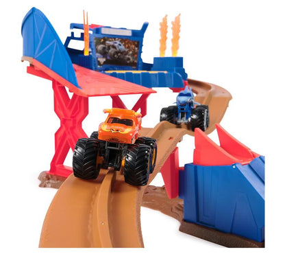 Set de juego Monster Jam Supercharge Speedway con 2 camiones Monster Truck